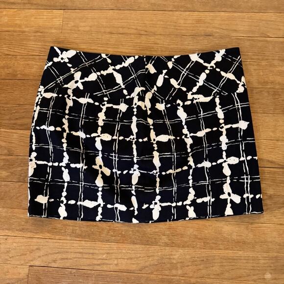 Express Design Studio black white mini pencil skirt size 8
 b6 - Picture 1 of 4